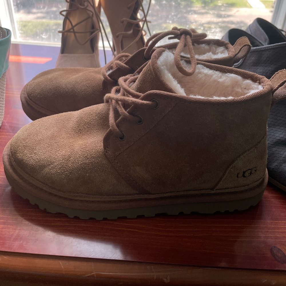 Men’s Ugg’s size 7. Tan color.